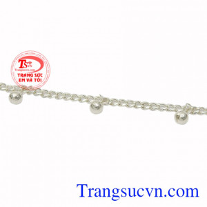 Hơn nữa sự chuyển màu của lắc bạc giúp cha mẹ nhận biết được tình trạng sức khỏe của con hay tình trạng môi trường xung quanh con.