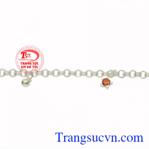 Lấy cảm hứng từ đó các nhà chế tác hoàn kim đã tạo ra chiếc lắc tay hình ngôi sao độc đáo, hợp thời trang.