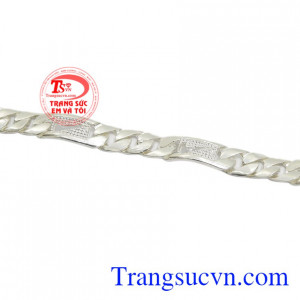 Vì vậy các bậc cha mẹ luôn lựa chọn các sản phẩm trang sức bạc cho con của mình.