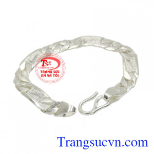 Lắc tay trẻ em là sản phẩm không chỉ tiện dụng, dễ đeo mà còn an toàn cho làn da của bé.