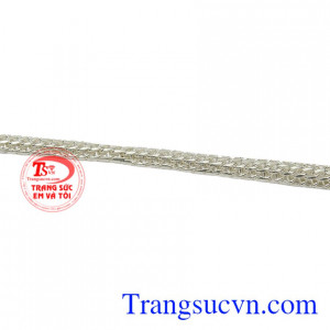 Chiếc lắc tay này phù hợp cho những bé trai từ 5 tuổi đổ lên, hợp thời trang.