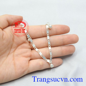 Lắc bạc trẻ em mạnh mẽ chế tác từ bạc 92.5 bảo vệ sức khỏe con yêu.