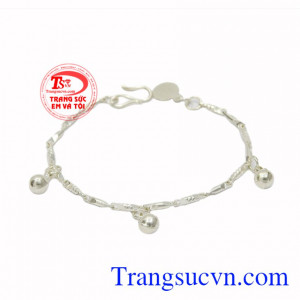 Lắc bạc xinh xắn cho bé mang đến vẻ thời trang, dễ thương cho các bé.