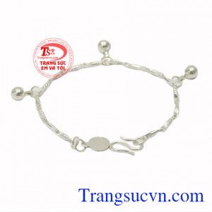 Bạc giống như thiết bị cảnh báo về tình trạng sức khỏe của bé.