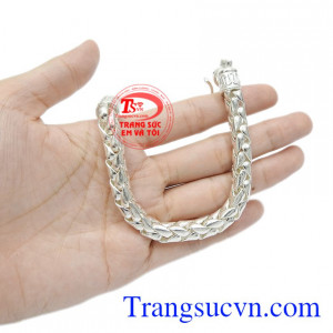 Lắc nam bạc phóng khoáng đảm bảo chất lượng.