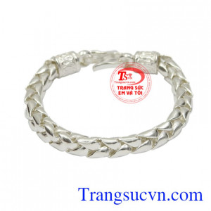 Đeo chiếc lắc này không chỉ hợp thời trang mà còn giúp nam giới trở nên khỏe khoắn hơn.