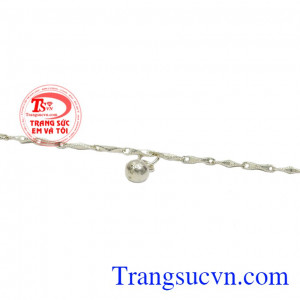 Sản phẩm thích hợp với nhiều độ tuổi. Lắc nữ bạc cá tính