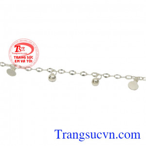 Thiết kế nổi bật giúp cho phái đẹp trở nên thu hút hơn. Lắc nữ bạc thời trang