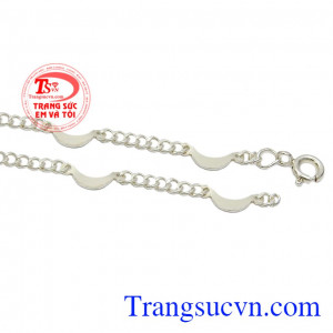 Sản phẩm phù hợp với nhiều độ tuổi. Lắc nữ bạc trang nhã