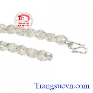Với nhiều mẫu mã trang sức bạc đẹp mắt trang sức Em và Tôi luôn mong muốn những sản phẩm chất lượng và hợp xu hướng.