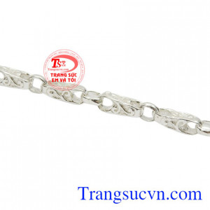Lắc tay nam bạc độc đáo đem lại vẻ nam tính và trẻ trung cho cánh mày râu.