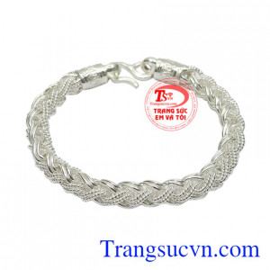 Sản phẩm phù hợp với nhiều độ tuổi và dễ dàng kết hợp với nhiều kiểu trang phục.