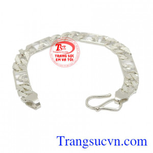 Lắc tay nam đeo không chỉ hợp thời trang mà còn đem lại nhiều lợi ích về sức khỏe cho nam giới.