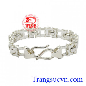 Chiếc lắc tay này sẽ giúp phái mạnh tăng thêm phần mạnh mẽ, cá tính cho mình.