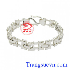 Lắc tay nam bạc xu hướng kiểu dáng nam tính, đường nét tỉ mỉ, sáng bóng.