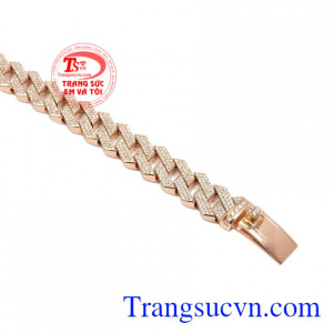 Trang sức Em và Tôi nhận đặt chế tác các sản phẩm vàng, bạc, đá quý đảm bảo chất lượng.