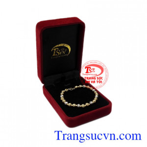 Lắc tay vàng tây cũng là sự lựa chọn tuyệt vời dành tặng cho người bạn yêu thương vào những dịp ý nghĩa.