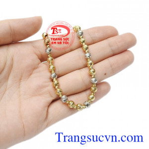 Với thiết kế mới lạ, tinh tế mang đến cho phái đẹp sự dịu dàng, duyên dáng tạo nên được dấu ấn riêng cho bản thân.