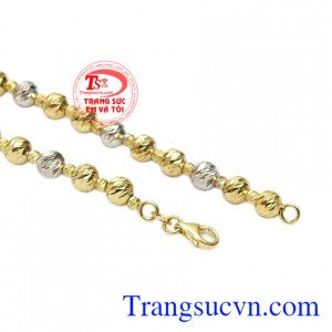 Sản phẩm là sự kết hợp của những viên bi phay sáng được chế tác một cách tỉ mỉ, độc đáo và hoàn hảo đến từng chi tiết.