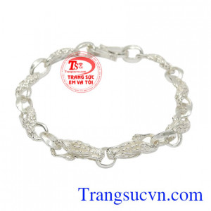 Lắc tay rồng nam tính được chế tác độc đáo mang đến vẻ nam tính cho phái mạnh.