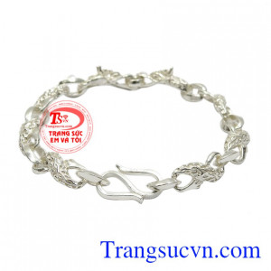 Rồng là linh vật cao quý và là biểu tượng của quyền lực, mạnh mẽ.