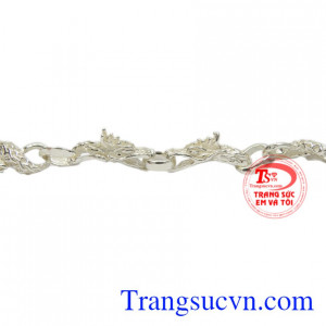 Vì vậy mà các trang sức chạm khắc hình rồng được nam giới yêu thích và lựa chọn nhiều.