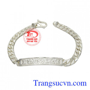 Lắc tay trẻ em tài lộc được chạm khắc tỉ mỉ mang đến vẻ thời trang cho các bé.