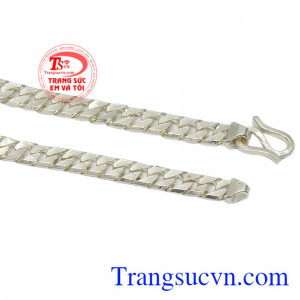 Đeo chiếc lắc tay này sẽ luôn nhắc nhở các bé luôn phấn đấu và học tập tốt hơn.