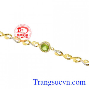 Sản phẩm với thiết kế mới lạ mang đến cho phái đẹp phong cách riêng trẻ trung, thời trang và quý phái.