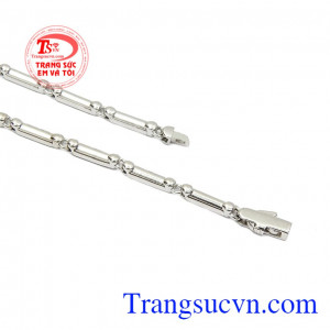 Sản phẩm hợp thời trang, phong cách sành điệu phù hợp với nhiều độ tuổi. Lắc tay vàng trắng tinh tế