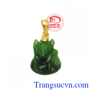 Mặt dây hồ ly cẩm thạch đẹp hiện đang là sản phẩm được nhiều nữ giới ưa chuộng.