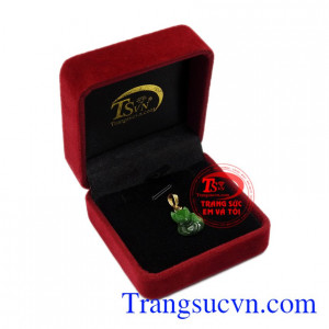 Vì vậy đeo các sản phẩm về hồ ly mang lại may mắn trong công việc và tình cảm.