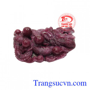 Hình tượng rồng cầm ngọc mang lại quyền lực, địa vị, mang lại may mắn trong công việc.