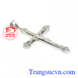 Trang sức vàng trắng hiện đang là xu hướng gần đây bởi vàng trắng giúp nổi bật làn da của bạn.