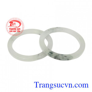 Ngọc miến điện vòng đôi bản vuông tốt cho vận khí, tiền tài và sức khỏe người dùng.
