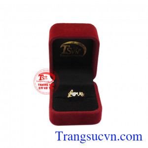 Chính vì thế mà chiếc nhẫn chữ Love được chế tác để dành tặng đến phái đẹp. Nhẫn chữ Love đáng yêu