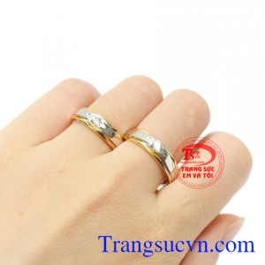 Nhẫn cưới vàng xu hướng bền đẹp với thời gian.
