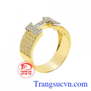 Nhẫn nam chữ H phong cách là sản phẩm mới được chế tác vô cùng tỉ mỉ từ vàng 18k chất lượng.