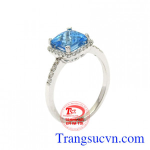 Nhẫn nữ đá topaz đẹp thương hiệu trang sức uy tín, được nhiều phái đẹp ưa chuộng.