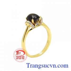 Nhẫn nữ saphir sao trang nhã hợp phong thủy mang lại may mắn cho người mệnh Mộc và mệnh Thủy.