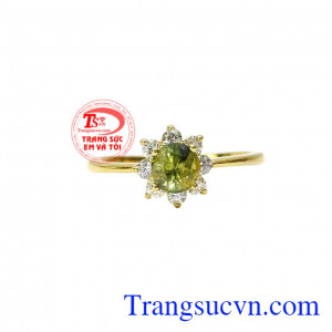 Nhẫn nữ vàng saphir đẹp mang phong cách trẻ trung và tinh tế.