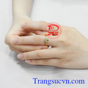 Nhẫn nữ vàng saphir đẹp