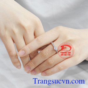 Nhẫn nữ vàng trắng thanh nhã chế tác từ vàng tây 10k, bảo hành uy tín, giao hàng toàn quốc.