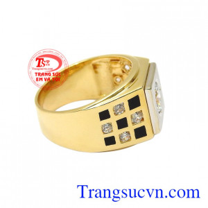 Không chỉ vậy, đeo nhẫn sẽ giúp phái mạnh thể hiện phong cách và mang đến sự tự tin cho bản thân.