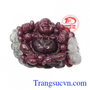 Phật Di Lặc Ruby đại cát được chạm khắc vô cùng tỉ mỉ, bóng bẩy, bắt mắt.