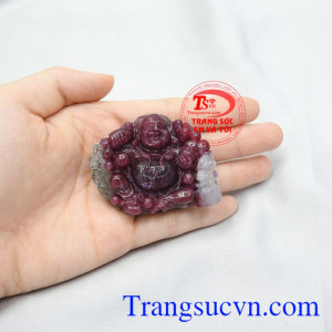Phật Di Lặc Ruby đại cát có giấy kiểm định đá quý uy tín.