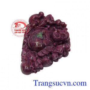 Người ta tin rằng, đá ruby chứa nguồn năng lượng dồi dào nên có thể đem lại nhiều lợi ích về phong thủy và sức khỏe.