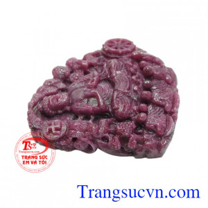 Ngài có tấm lòng từ bi, tình yêu thương bao la khắp nhân gian, cứu độ chúng sinh thoát khỏi tai ương, kiếm nạn. 