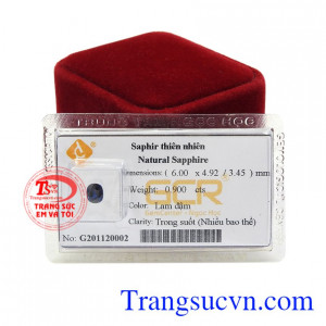 Người ta tin rằng, khi đem theo đá Sapphire bên mình giúp khai mở tâm trí, suy nghĩ thông suốt, hướng đến những điều tích cực, lạc quan.