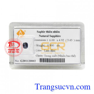 Viên Saphir sang trọng mang đến cảm giác êm đềm và tập trung tâm trí, giảm căng thẳng mệt mỏi.